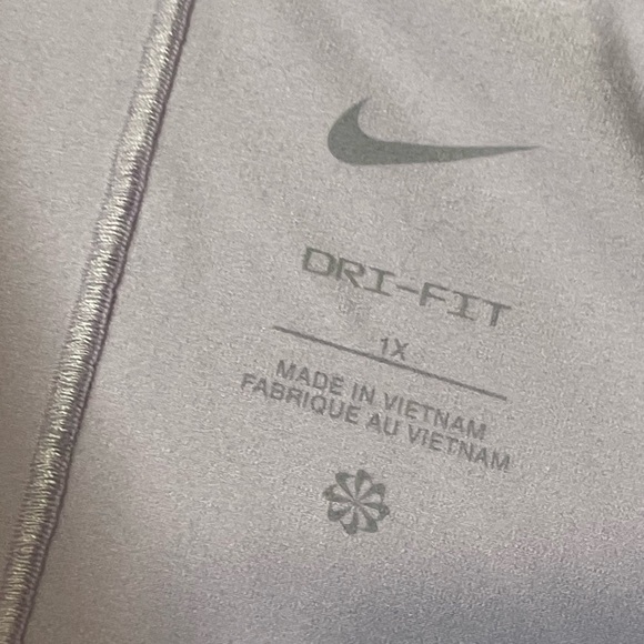 Nwt Nike Dri-FIT One Luxe Twist Standard Fit Short-Sleeve Top Size 1X Purple - Picture 12 of 16